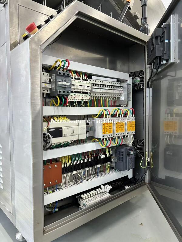পিএলসি স্বয়ংক্রিয় নিয়ন্ত্রণ প্যালেট ক্লিনিং মেশিন, যার বৈশিষ্ট্য হলো ৮০ লিটার তরল ট্যাঙ্কের ধারণক্ষমতা এবং ৫ থেকে ১৫ মিনিটের শুকনো সময়, যা বিভিন্ন ধরণের প্যালেটের জন্য উপযুক্ত